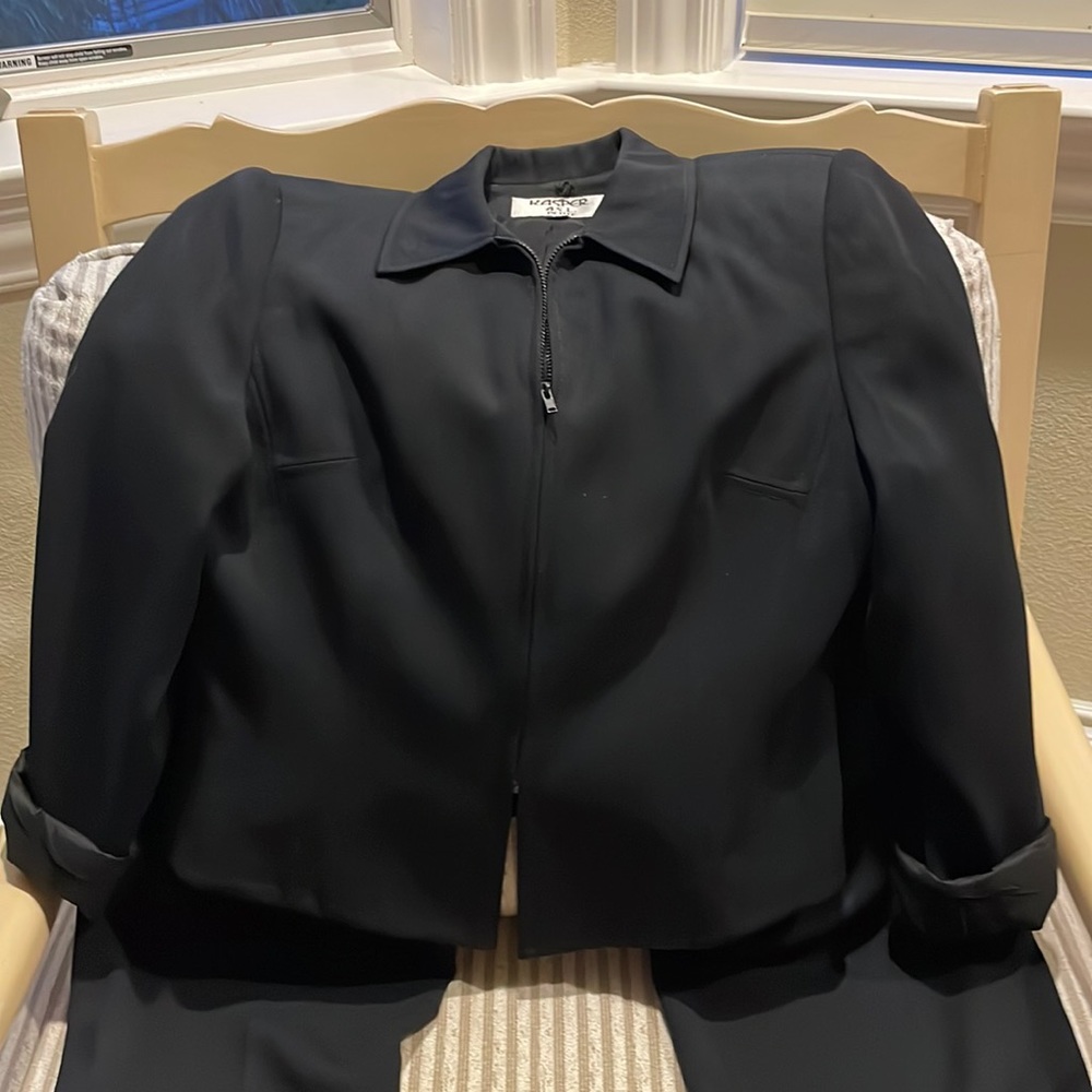 Kasper black pleated/ cuffed pant suit, zip up jacket size 8P